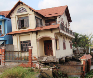 Kinh hãi 27 căn nhà sắp tuột xuống sông Sài Gòn!