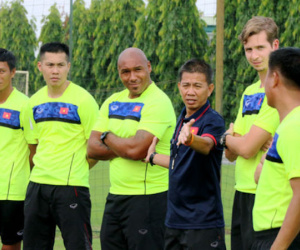 Mời thầy từ Arsenal về dạy thủ môn Việt: Có nhầm không?