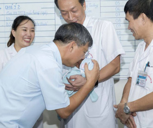 Nỗi trăn trở của GS Nguyễn Anh Trí khi về hưu: Mẹ của bé trai bị bỏ rơi vẫn chưa quay lại nhận con
