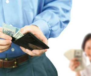 Vì sao đàn ông không muốn giao “tay hòm chìa khóa” cho vợ?