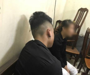 Cô gái trẻ bị lột đồ tại phố Hàng Mã đêm Trung thu: "Tôi bị người phụ nữ cắn vào mặt nên mới có hành động tự vệ"