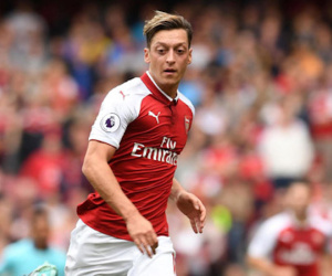 Nghi án Ozil giả chấn thương để nghỉ thi đấu