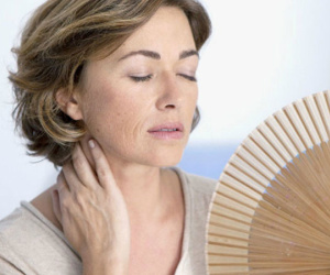 7 bí quyết ngăn cơn bốc hỏa tuổi mãn kinh