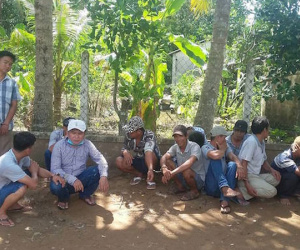 Cảnh sát đột kích trường gà ở Tiền Giang, tạm giữ 25 người