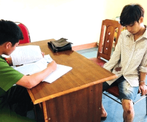 Người phụ nữ bị thanh niên “ngáo đá” xông vào dùng dao khống chế bắt cóc làm con tin