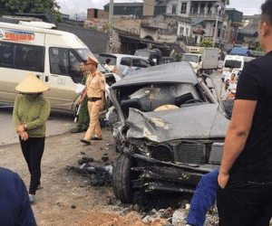 Quảng Ninh: Ô tô mất lái đâm vào xe chở cựu chiến binh