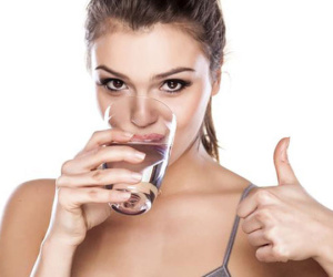 Thời điểm uống nước tốt cho sức khoẻ nhất trong ngày: Bạn nên biết để đừng quên!