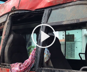 Video: Hơn chục hành khách kêu cứu trong ôtô biến dạng, 2 người chết