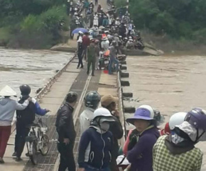Lâm Đồng: Bé 8 tuổi bị nước cuốn trôi khi cùng mẹ qua cầu