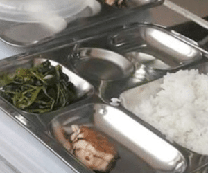 Nữ hiệu trưởng khẳng định: Với một SUẤT CƠM 19 NGÀN thế này, nhà trường còn bị âm tiền