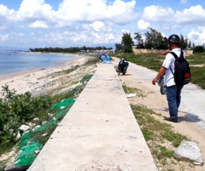 Thiếu nữ bị nhóm "yêu râu xanh" hãm hại trên bờ kè biển