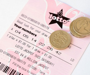 Trúng số 1 triệu USD sau khi bị vợ phàn nàn vì... mua quá nhiều vé số