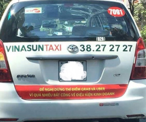 Bùng nổ taxi dán khẩu hiệu phản đối Uber, Grab