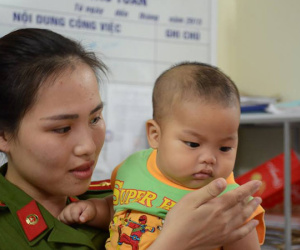 Người chồng sốc nặng khi vợ đem con trai 7 tháng tuổi đến nhà nghỉ rồi bỏ đi