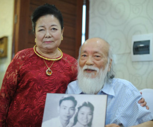 Câu chuyện tình 56 năm của PGS Văn Như Cương và vợ: Mãi mãi là tình nhân, há sợ gì sự chia ly?