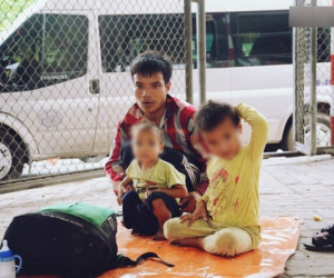 Gặp người chồng “bị vợ bỏ, đưa 2 con trai đi ăn xin” ở Hà Nội gây xôn xao trên MXH
