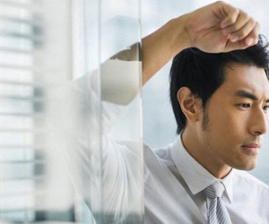 Hốt hoảng khi phát hiện khoản quỹ đen khủng của vợ