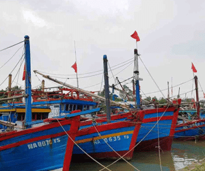Nghệ An, Hà Tĩnh cấm biển từ chiều nay