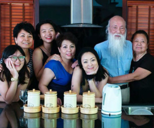 Người thân thầy Văn Như Cương xúc động: "Ông minh mẫn tới phút cuối, chờ cả cháu gái từ Úc về rồi mới thanh thản ra đi"