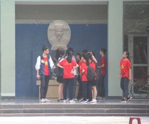 Trường Lương Thế Vinh không chào cờ đầu tuần, học sinh sốc khi biết thầy Cương qua đời
