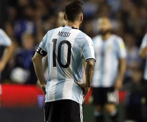 Kempes: "Ai cuồng Maradona mới mong Messi nghỉ World Cup"