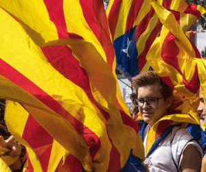 Làn sóng công ty đa quốc gia ồ ạt rút khỏi Catalonia