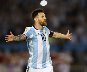 Báo chí quốc tế ví Messi như "Đấng cứu thế"