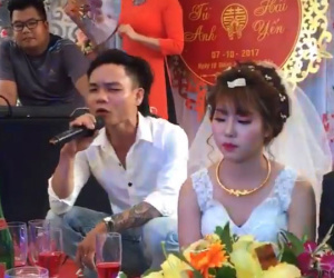 Cô dâu mặt sắp khóc khi bạn thân chú rể hát "Anh đã làm sai điều gì, mà em ra đi không một lời từ ly?" trong đám cưới