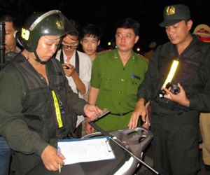 Công an Hà Nội tổng kiểm tra hành chính vào ban đêm