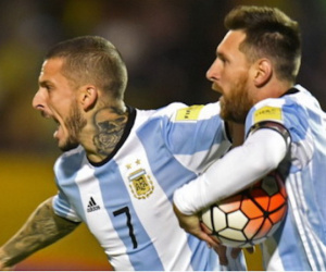 Cứu rỗi ĐT Argentina, Lionel Messi thiết lập kỷ lục mới