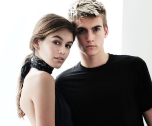 "Hoàng tử, công chúa" nhà Cindy Crawford: Tài không đợi tuổi