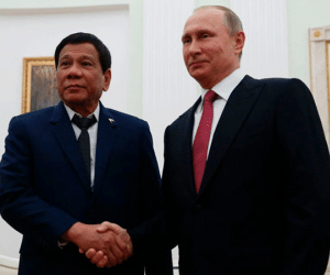 Nga tặng 5.000 súng trường Kalashnikov cho Philippines