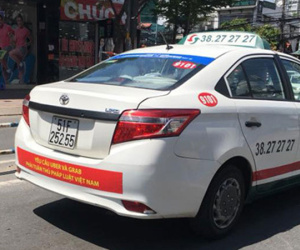 Những đòn tấn công của taxi, xe ôm truyền thống lên Uber, Grab