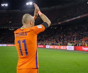 Robben chia tay tuyển Hà Lan