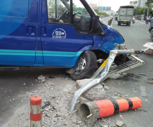 TP.HCM: Hai xe khách va chạm, bến xe miền Tây ùn ứ cục bộ