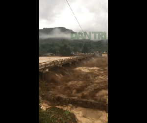 Video: Nước lũ cuồn cuộn đổ về Yên Bái, 3 người chết, 9 người mất tích