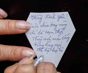 Đám tang thầy Văn Như Cương: Hàng trăm "lời chia tay" trên giấy nhỏ