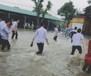 Mưa lớn, nước dâng cao và những khoảnh khắc đặc biệt trên mạng xã hội