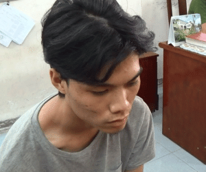 Bắt giữ thanh niên 19 tuổi dùng vật nghi kíp nổ xông vào ngân hàng ở Sài Gòn