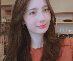 Cô bạn người Nga "chiếm sóng" MXH Hàn vì xinh đẹp giống hàng loạt idol