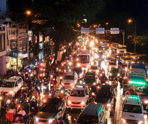 Sài Gòn mưa lớn, cửa ngõ sân bay Tân Sơn Nhất lại kẹt cứng