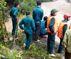 Sang nhà vợ sắp cưới trong đêm, nam thanh niên bị nước lũ cuốn trôi
