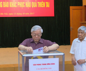 Tổng bí thư, Chủ tịch nước quyên góp ủng hộ đồng bào vùng lũ