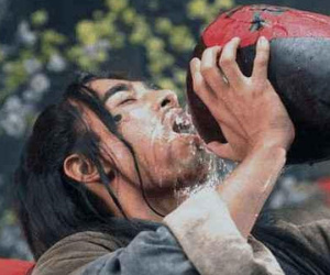 Rượu độc, thuốc tiên trong phim Trung Quốc hóa ra được làm thế này!