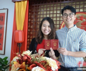 Cám cảnh vợ vớ phải chồng mặt mũi thì thư sinh mà lại ở bẩn, cả tháng chẳng thèm tắm, gỉ mũi bôi khắp nhà