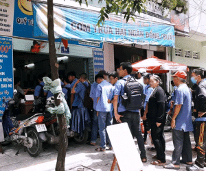 Chuyện SV ăn cơm 2.000 đồng: Sắp xếp thời gian cho những nhu cầu thực sự cần thiết, sẽ kiếm đủ bữa ăn hàng ngày