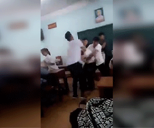 Clip: Nam sinh cấp 3 bị nhóm bạn học đánh hội đồng dã man ngay trong lớp học