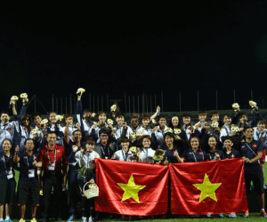 Đội tuyển bóng đá nữ nhận tiền thưởng SEA Games từ VFF