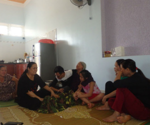 Hai cán bộ biên phòng mất tích khi hỗ trợ dân phòng chống lũ: Mẹ già khóc ngất, mong ngóng con quay về