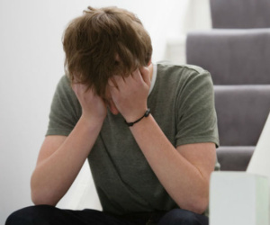 19 tuổi đã có 2 đứa con, ông bố trẻ ngược đãi bé sơ sinh đến mức hôn mê vì quá stress